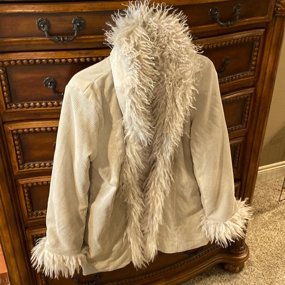 Trendy Beige Jacket - Picture 2 of 6